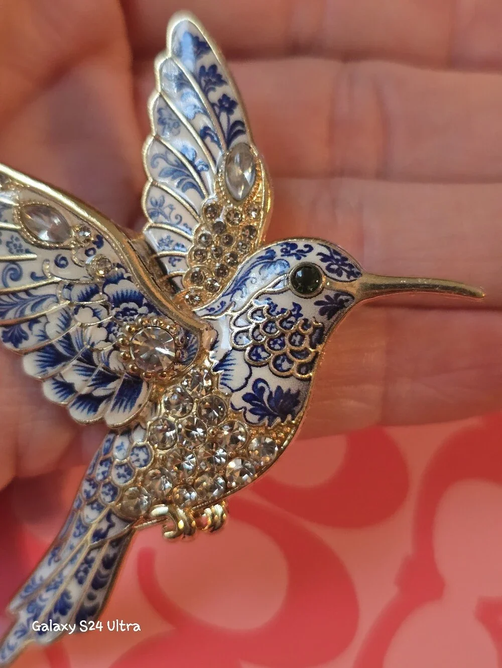 Beautiful Hummingbird Brooch NEW
